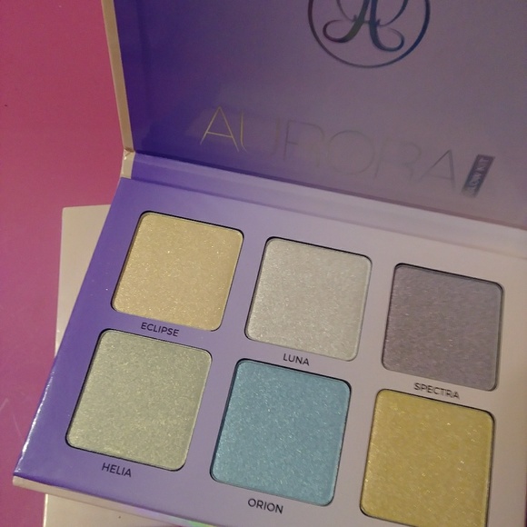 Aurora by Anastasia Beverly Hills - Picture 2 of 3